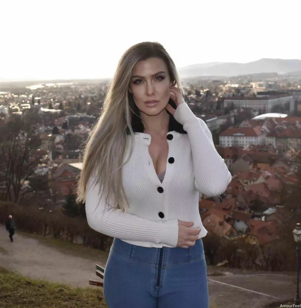 Ksenija, 33